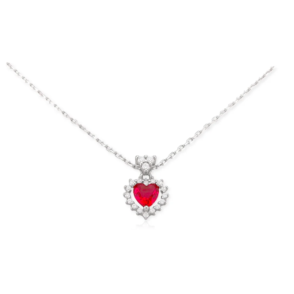 Dije con Corazón de Circonia Roja en Plata Rodizada, imagen de fondo blanco